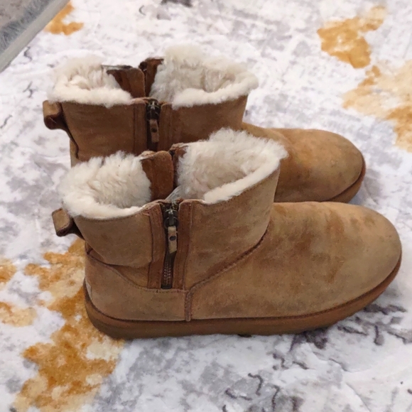 UGG - Picture 3 of 4